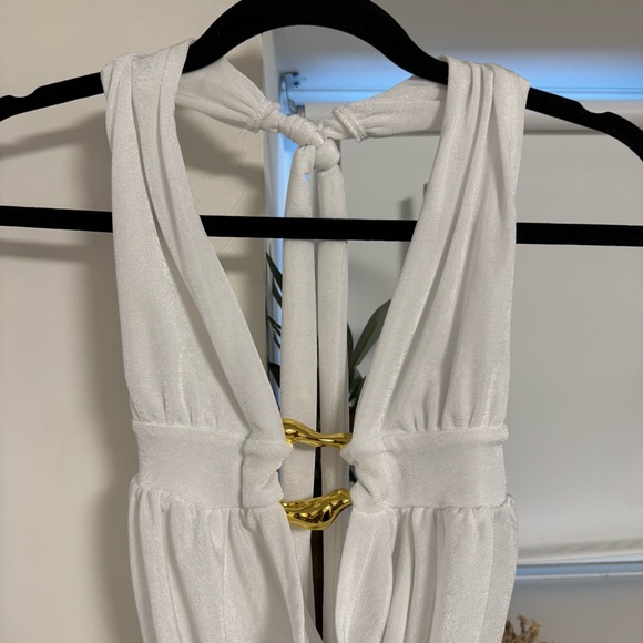 Backless Halter Neck Going Out Top - Picture 3 of 9